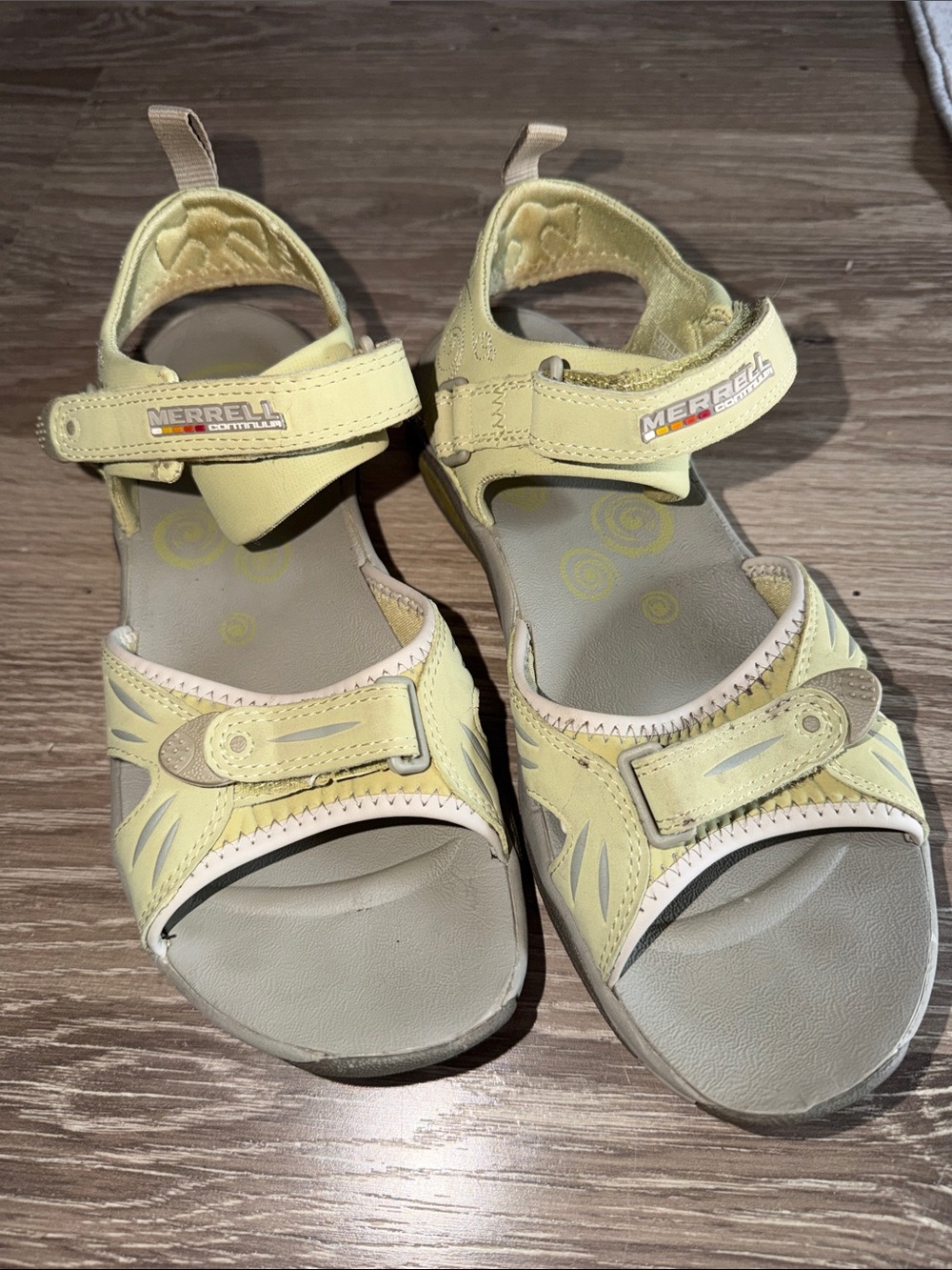 Merrell Women’s Pale Green Hook-and-Loop Sandals Size 8